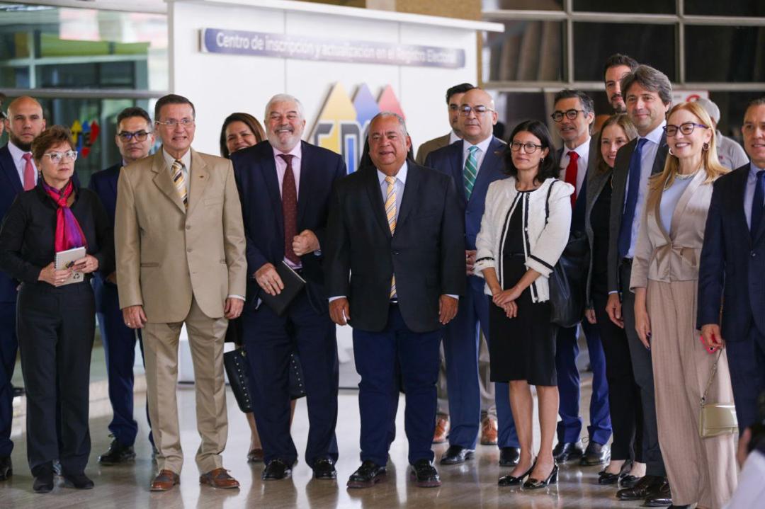 Técnicos electorales de la ONU y rectores del CNE sostienen encuentro ...