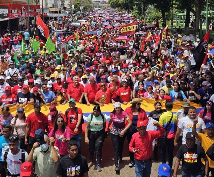 Pueblo se concentra a favor de la paz y en respaldo a Maduro - Últimas ...