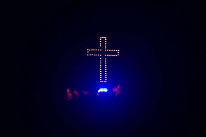 Encendido de la cruz del Waraira Repano dio inicio a la Navidad Encendido de la cruz del Waraira Repano dio inicio a la Navidad