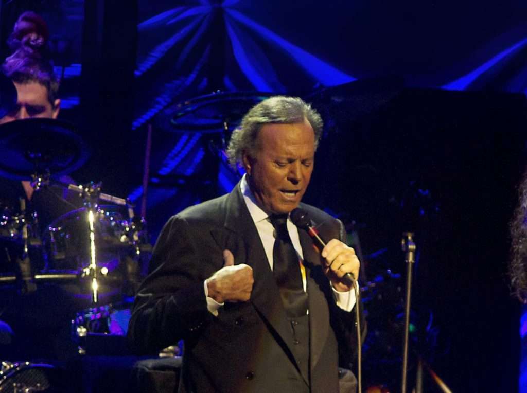 Julio Iglesias, acusaciones, abuso sexual
